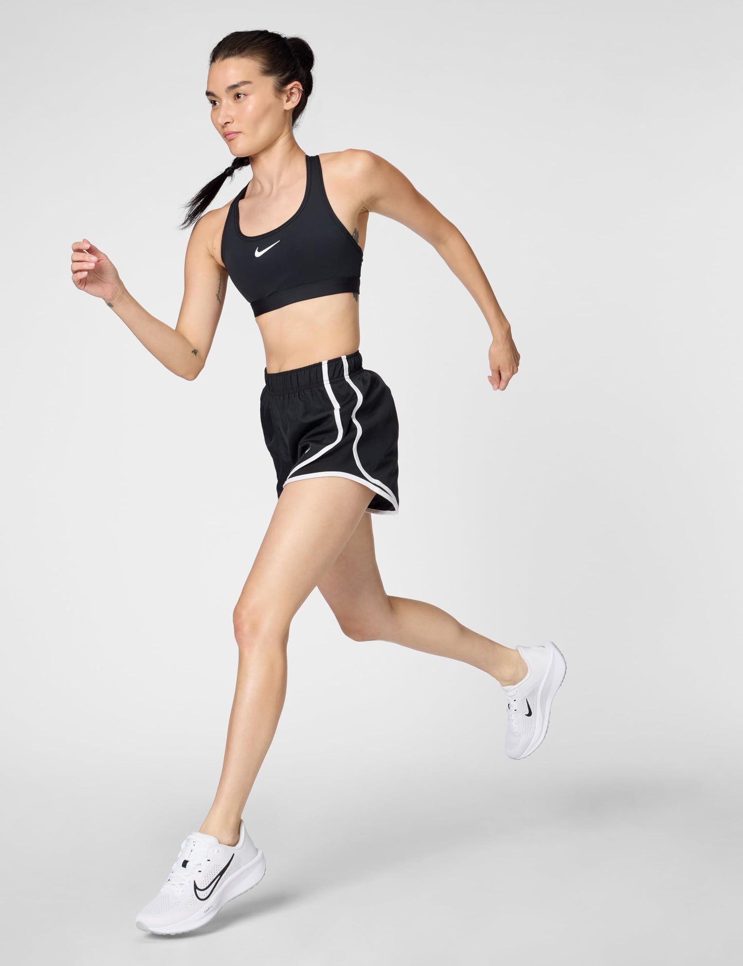 NIKE Women's W Nk Swsh Med SPT Bra Bra (Pack of 1)