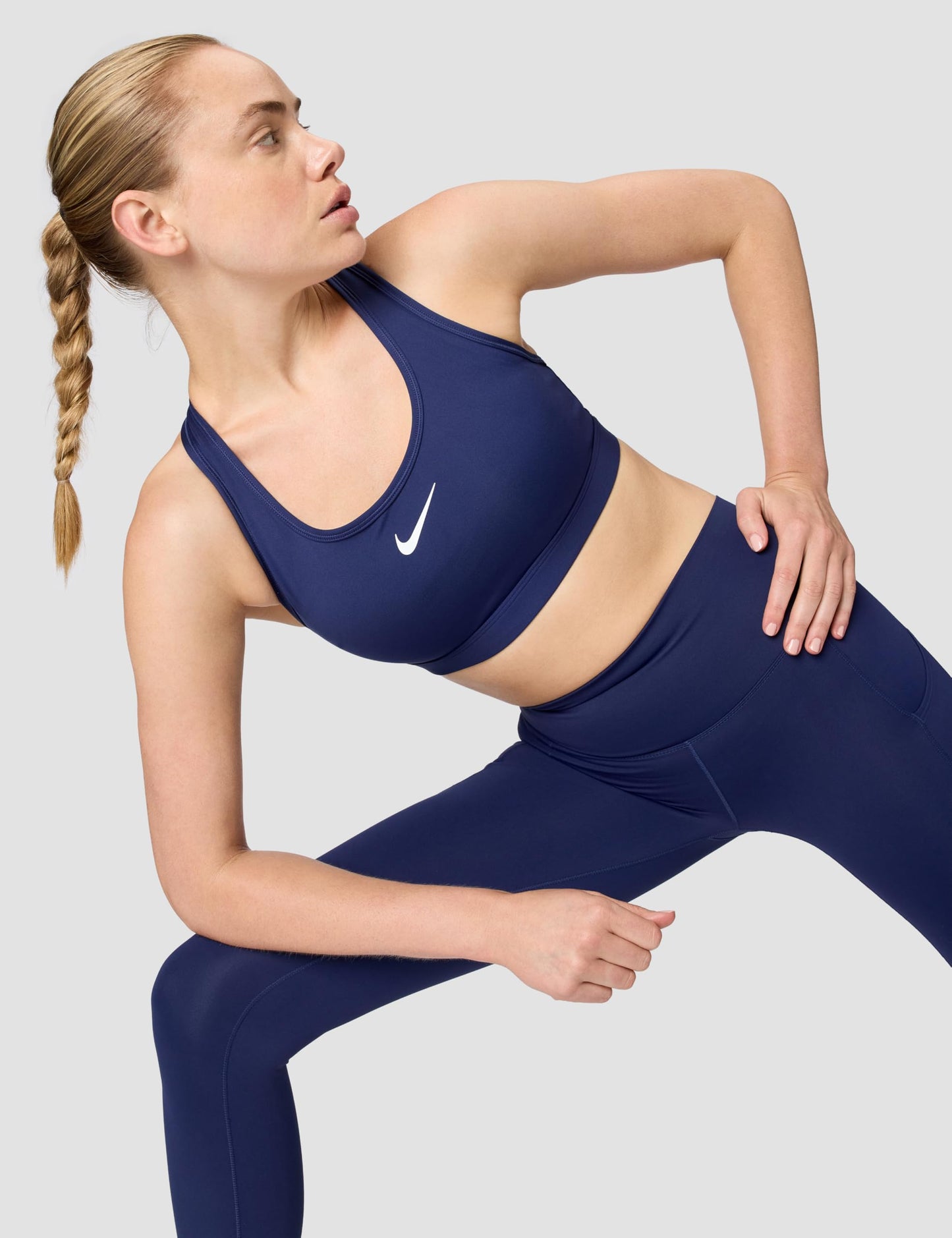 NIKE Women's W Nk Swsh Med SPT Bra Bra (Pack of 1)