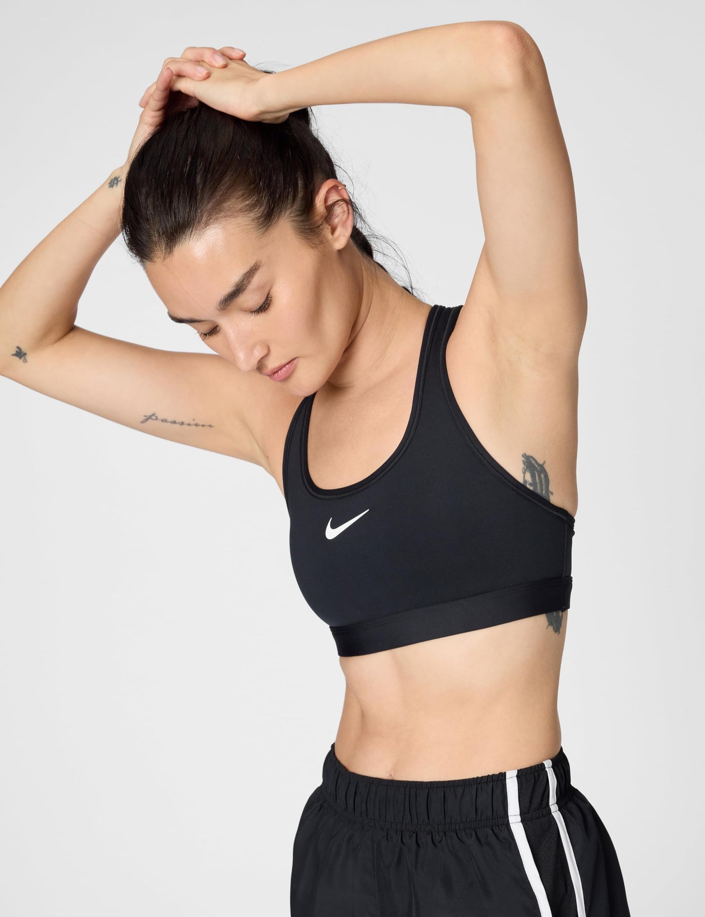 NIKE Women's W Nk Swsh Med SPT Bra Bra (Pack of 1)