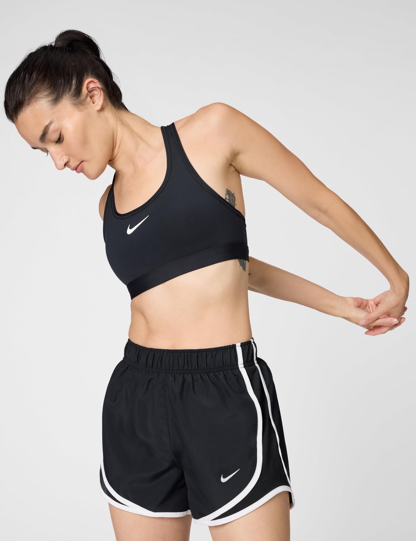 NIKE Women's W Nk Swsh Med SPT Bra Bra (Pack of 1)