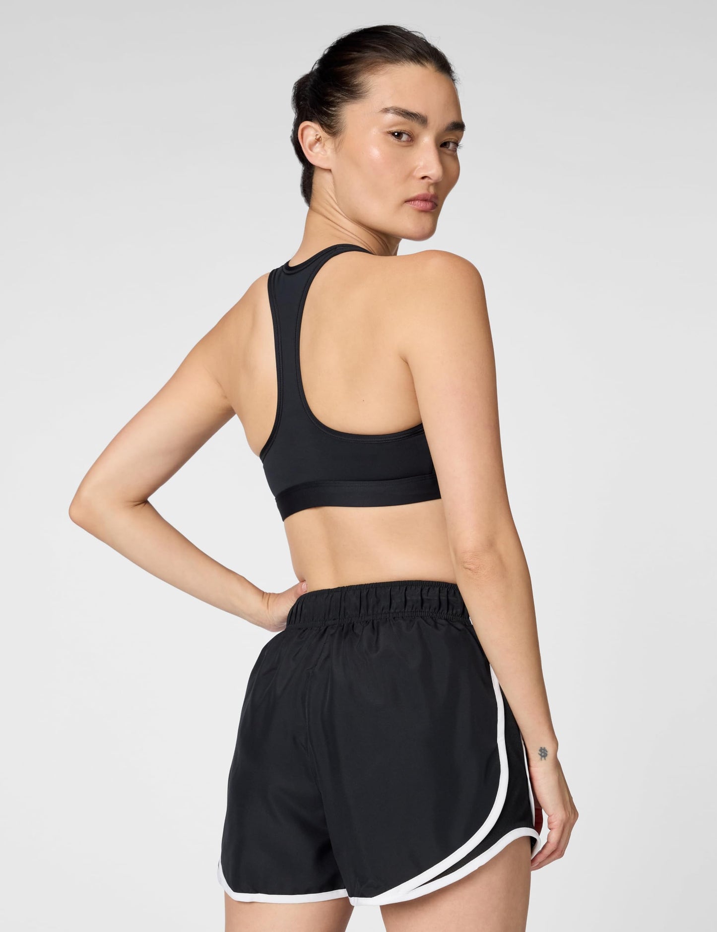 NIKE Women's W Nk Swsh Med SPT Bra Bra (Pack of 1)
