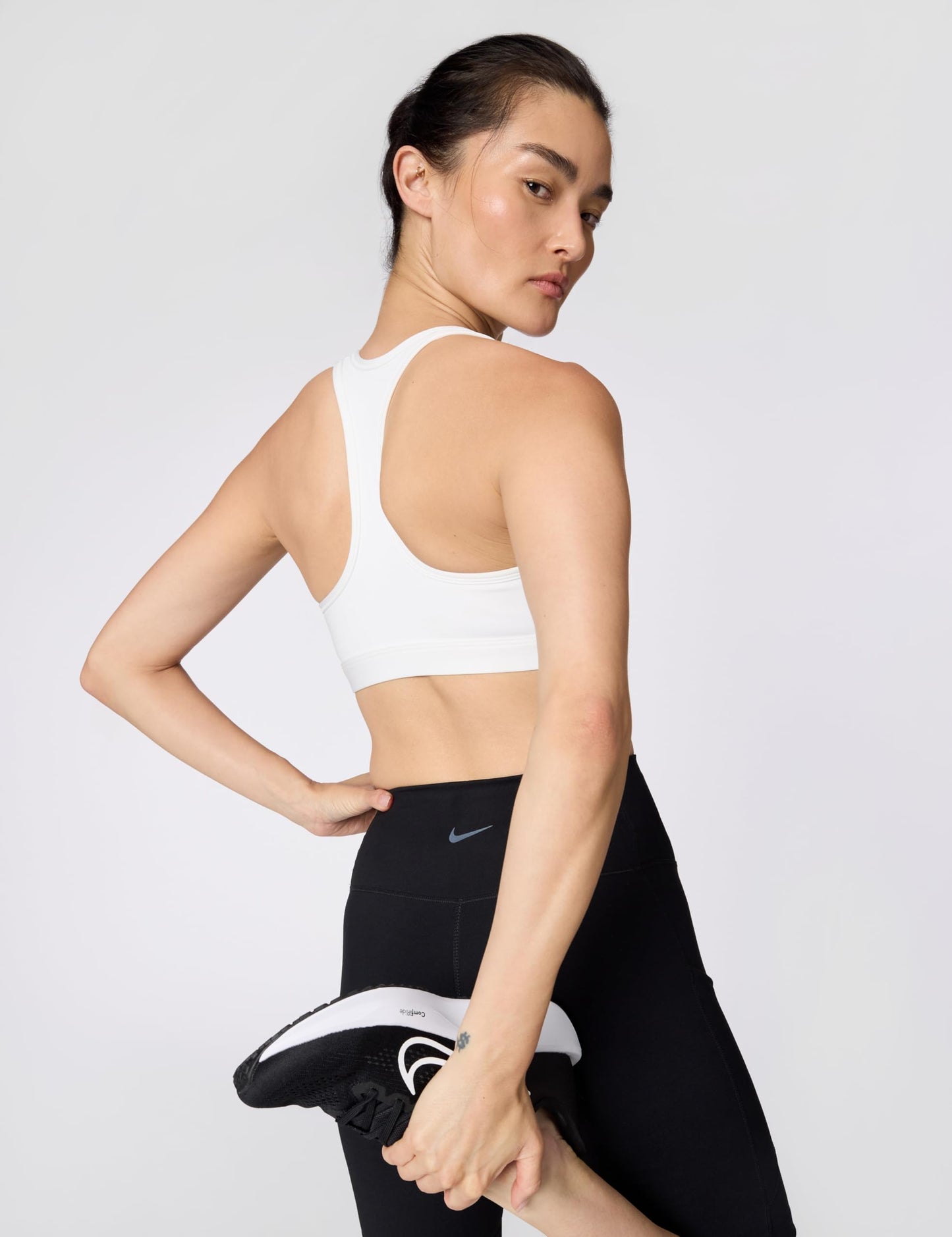 NIKE Women's W Nk Swsh Med SPT Bra Bra (Pack of 1)