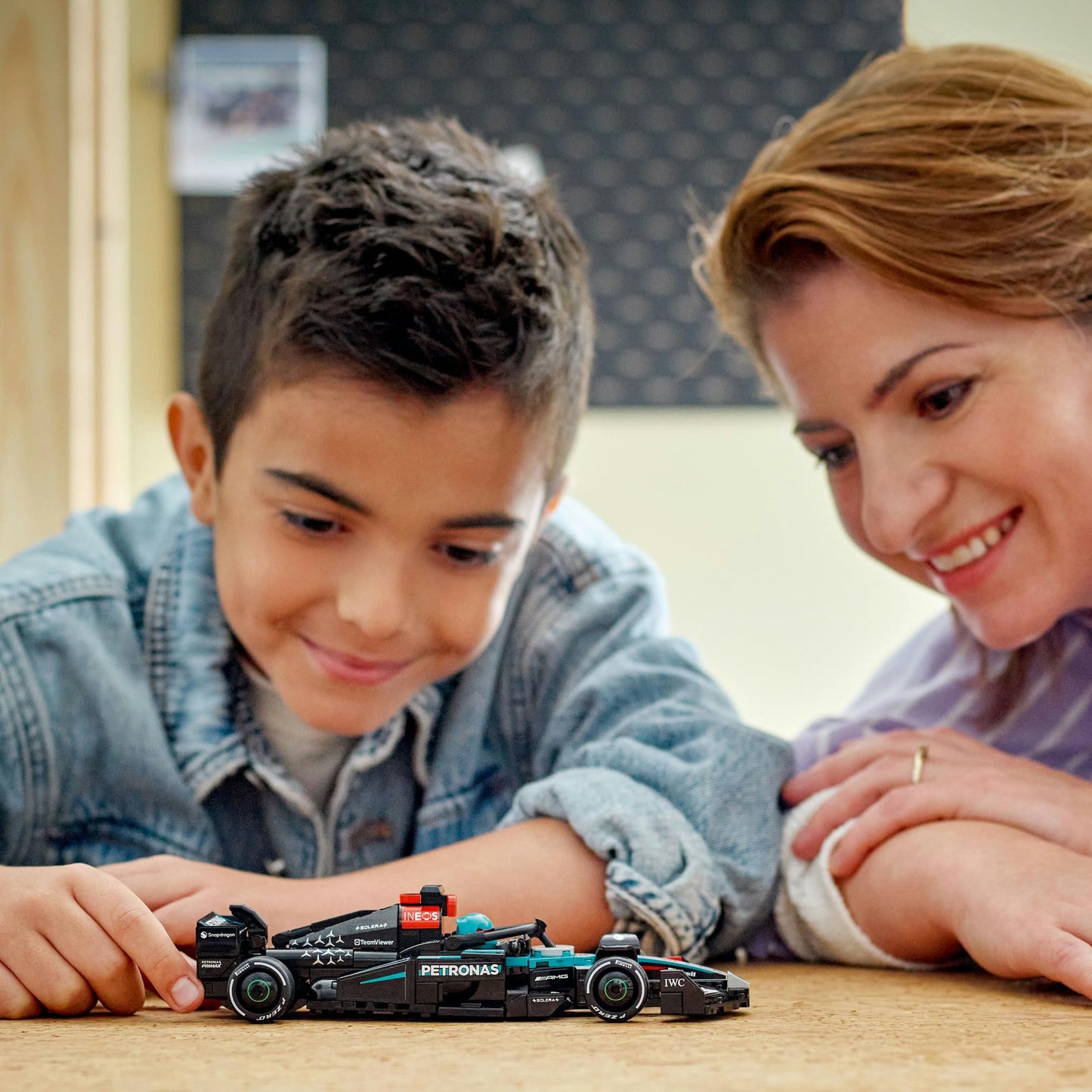 LEGO Speed Champions Ferrari SF-24 F1 Race Car Toy with a Collectible Formula 1 Driver Minifigure - Model Kits for 10+ Year Old Boys & Girls or Adult Motorsport Fans 77242