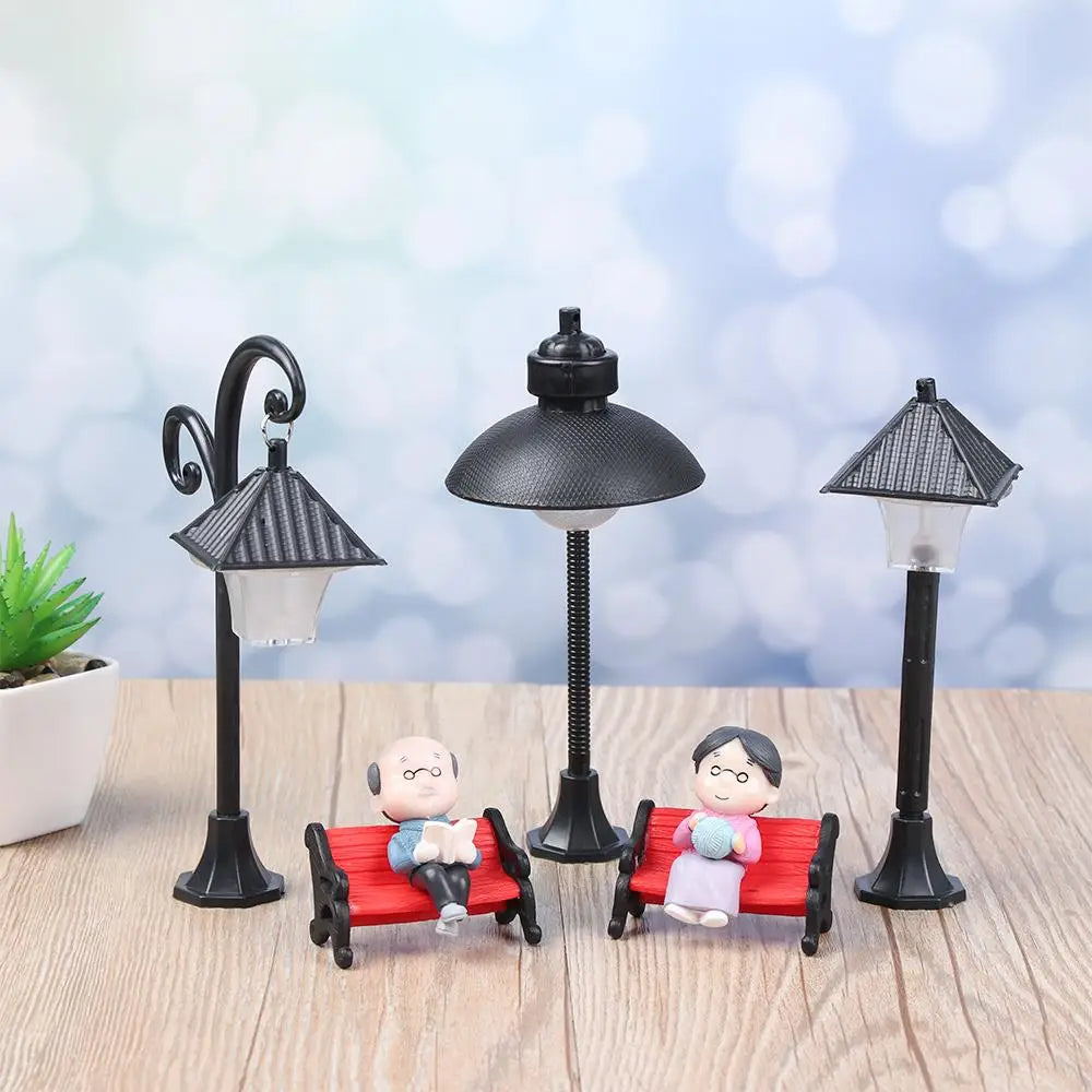 Fairy Garden Figurine Ornament Model Lamp Mini Road Light Model Miniatures Resin Craft Retro LED Street Lamp Figurine Home Decor