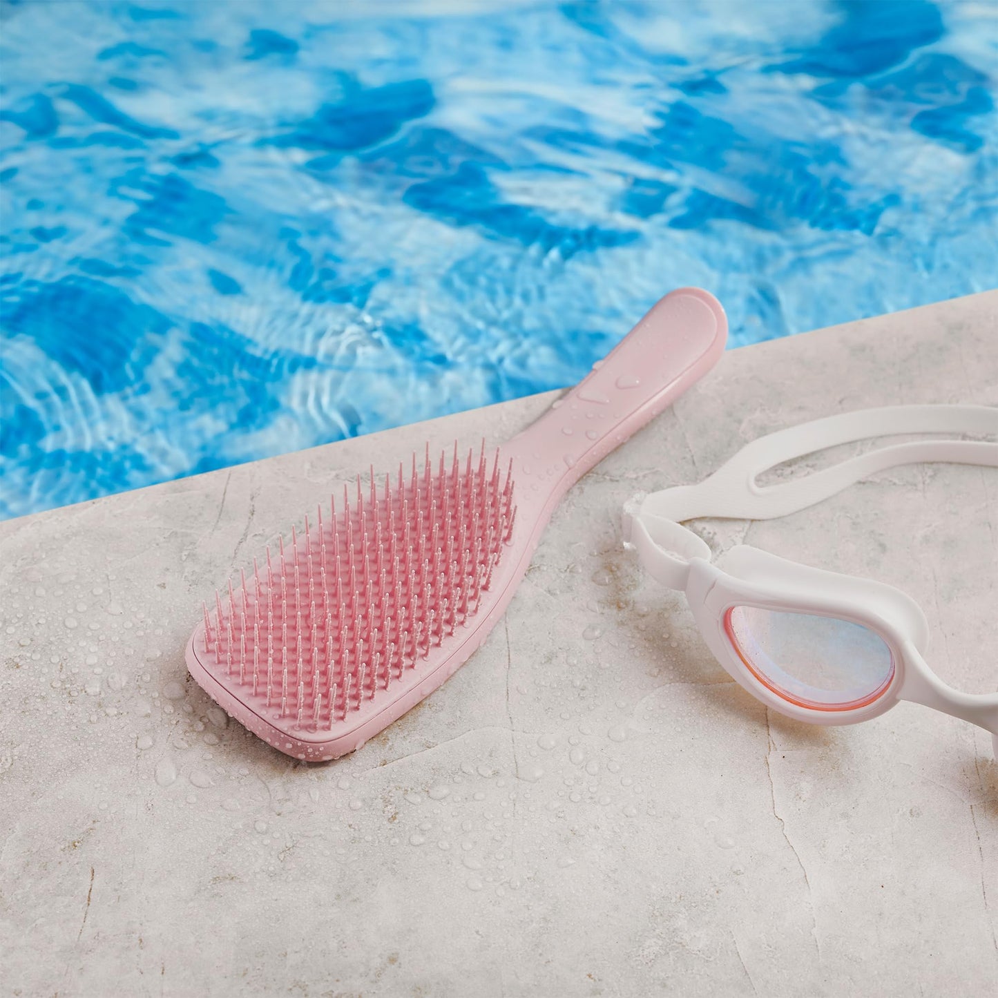Tangle Teezer Ultimate Detangler Hairbrush - For Wet & Dry Hair - Detangling Brush for All Hair Types - Two-Tiered Teeth Reduce Breakage & Eliminate Knots - Millennial Pink
